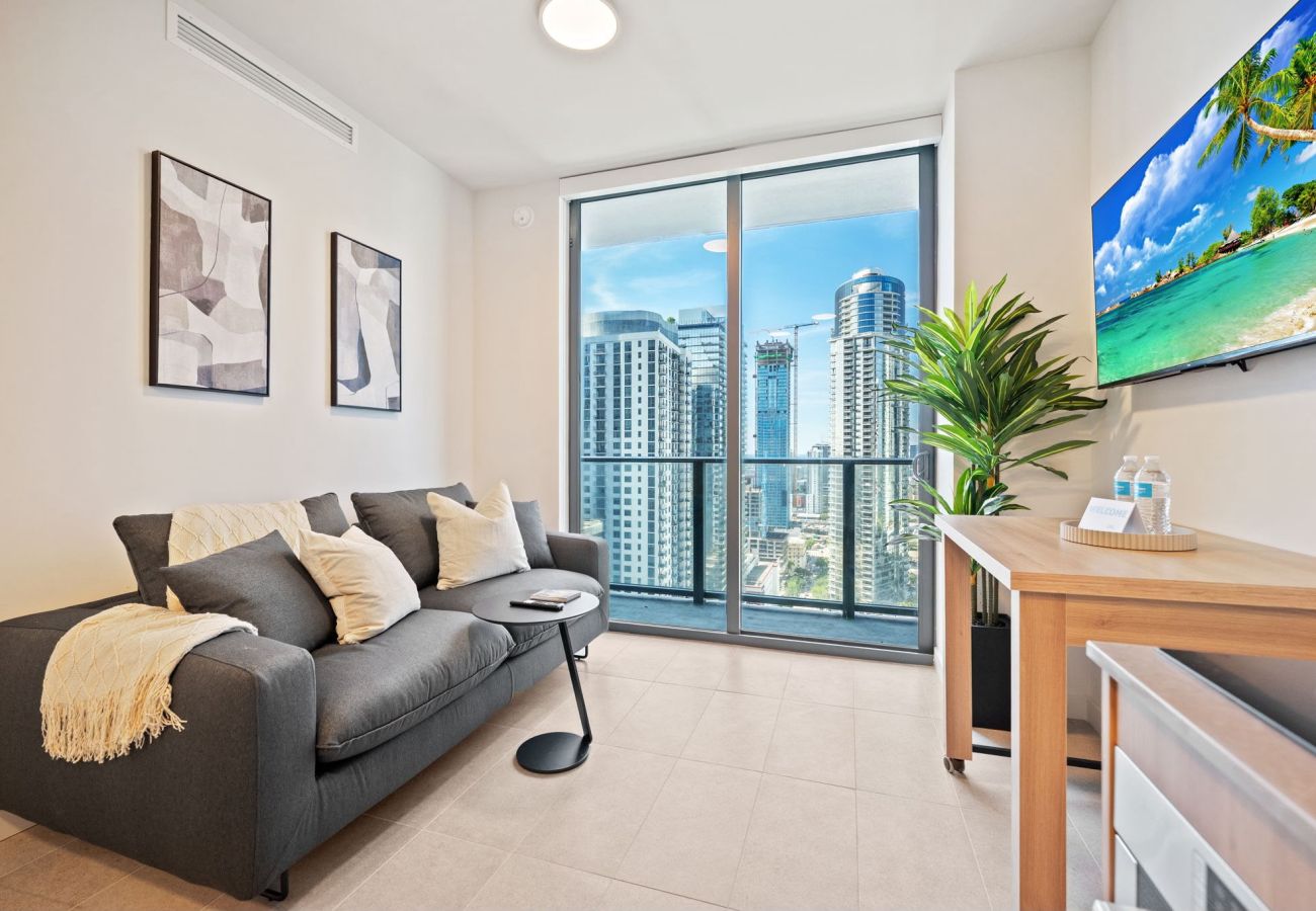 Apartamento en Miami - 501 First Spacious 1BR + Den | Balcony & City Living