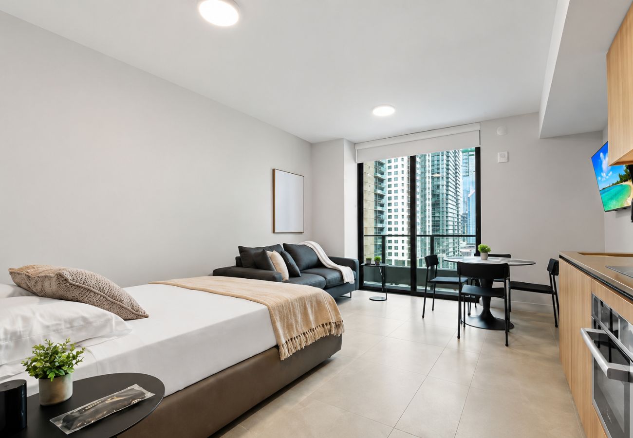 Estudio en Miami - 501 First Spacious | Balcony & City Living