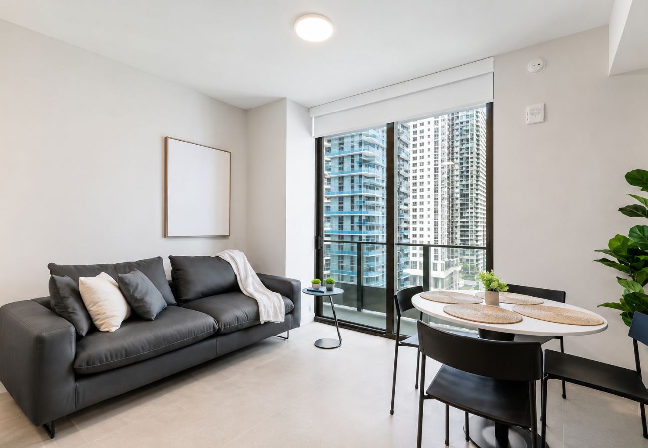 Estudio en Miami - 501 First Spacious | Balcony & City Living