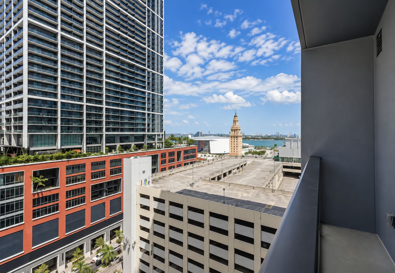 Estudio en Miami - 501 First Spacious | Balcony & City Living