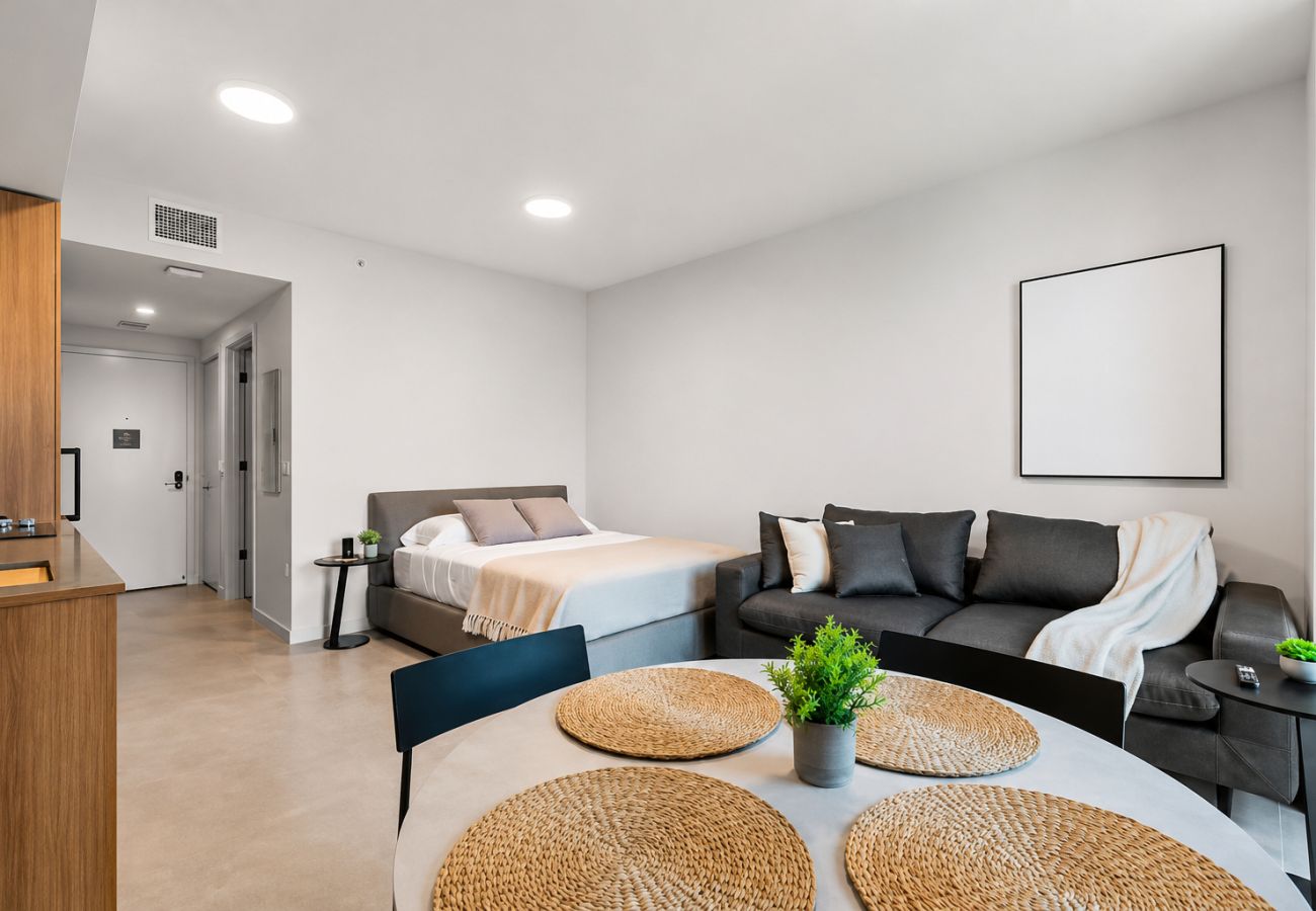 Estudio en Miami - 501 First Spacious | Balcony & City Living