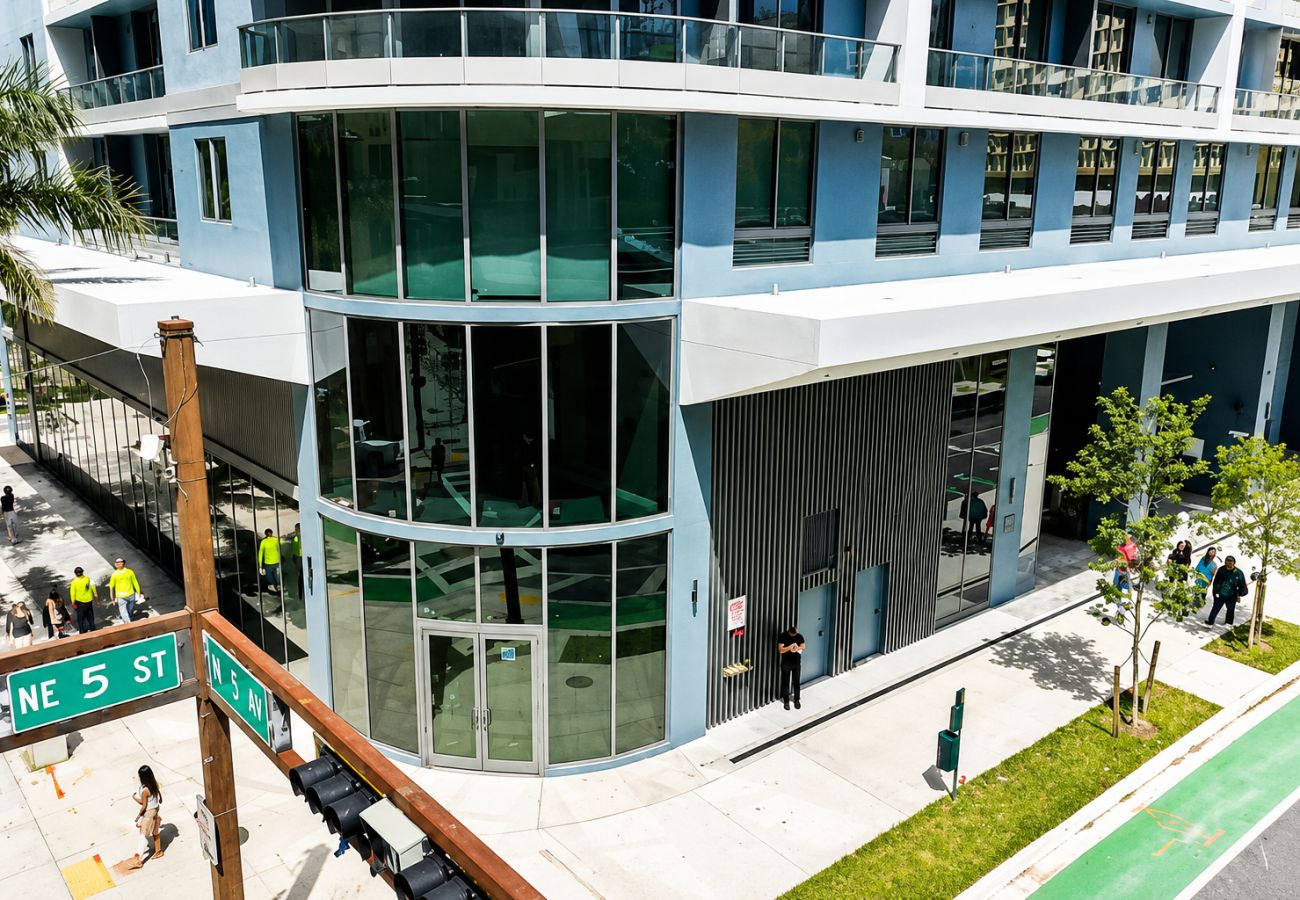 Estudio en Miami - 501 First Spacious | Balcony & City Living