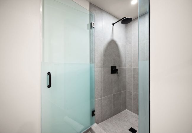 Estudio en Miami - 501 First Spacious Studio | Balcony & City Living