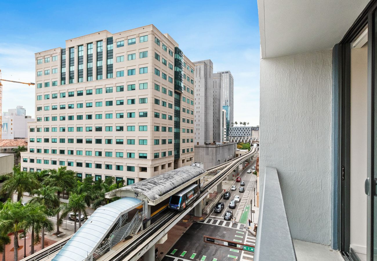Estudio en Miami - 501 First 701B
