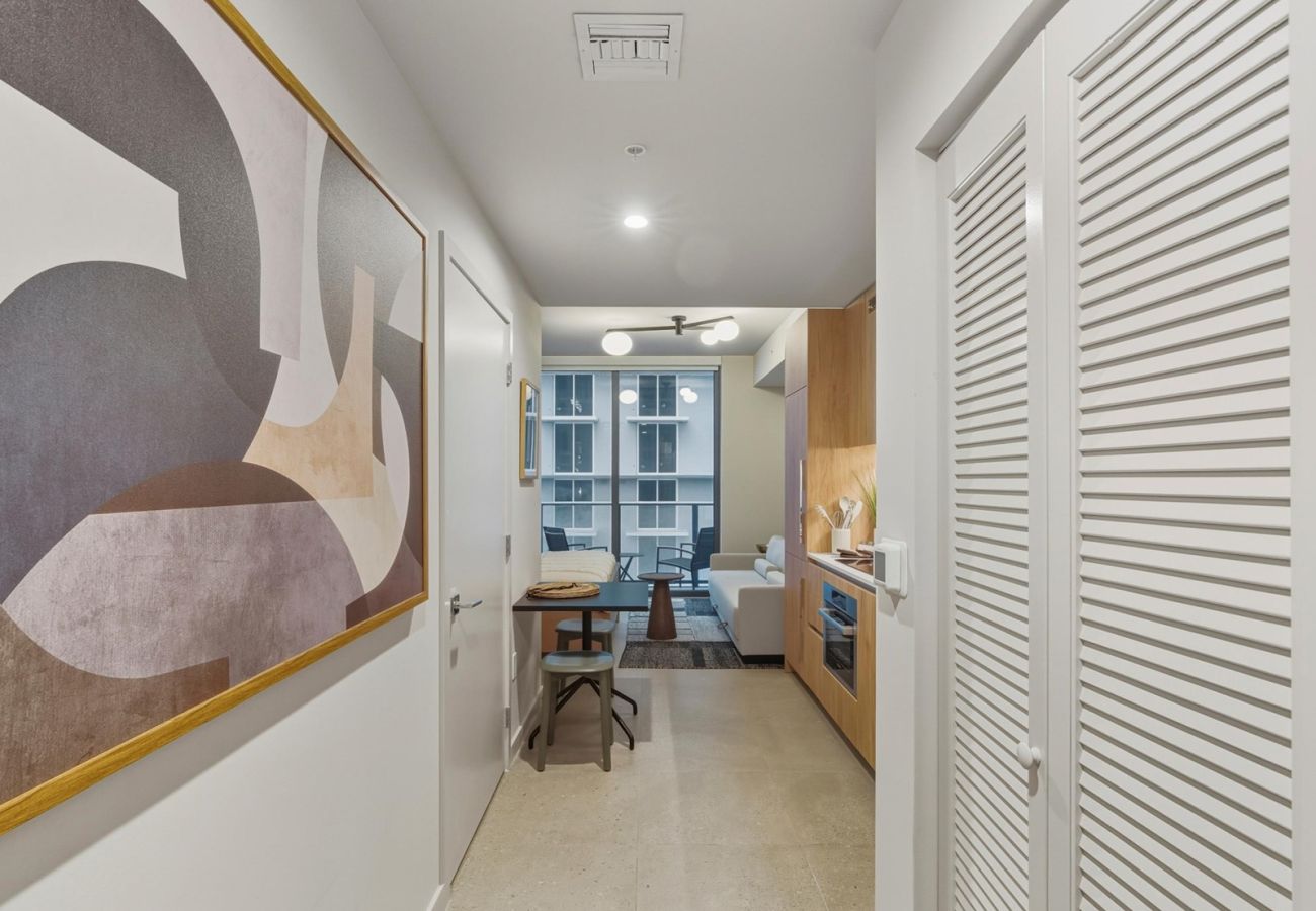 Estudio en Miami - The Crosby · Miami Worldcenter Studio