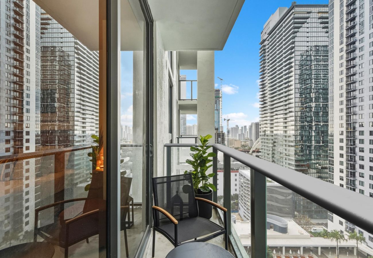 Estudio en Miami - The Crosby · Miami Worldcenter Studio