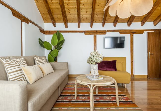 Apartment in Madrid - Ático Quevedo-Cozy apartment in Chamberi zone 