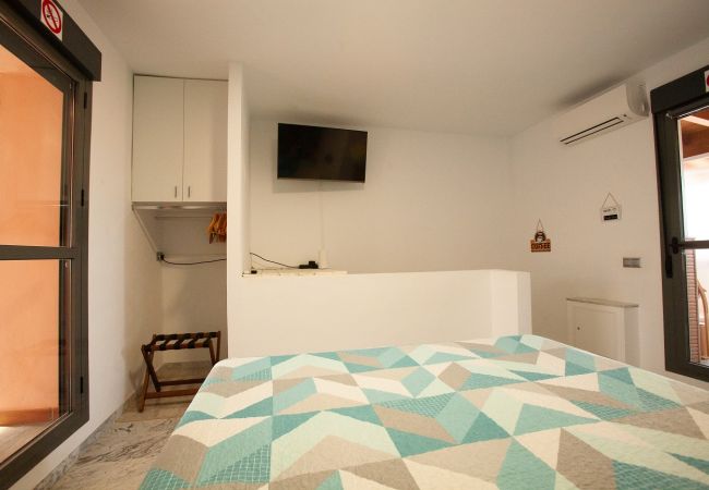 Rent by room in Chilches Costa - Chilches studio with terrace 