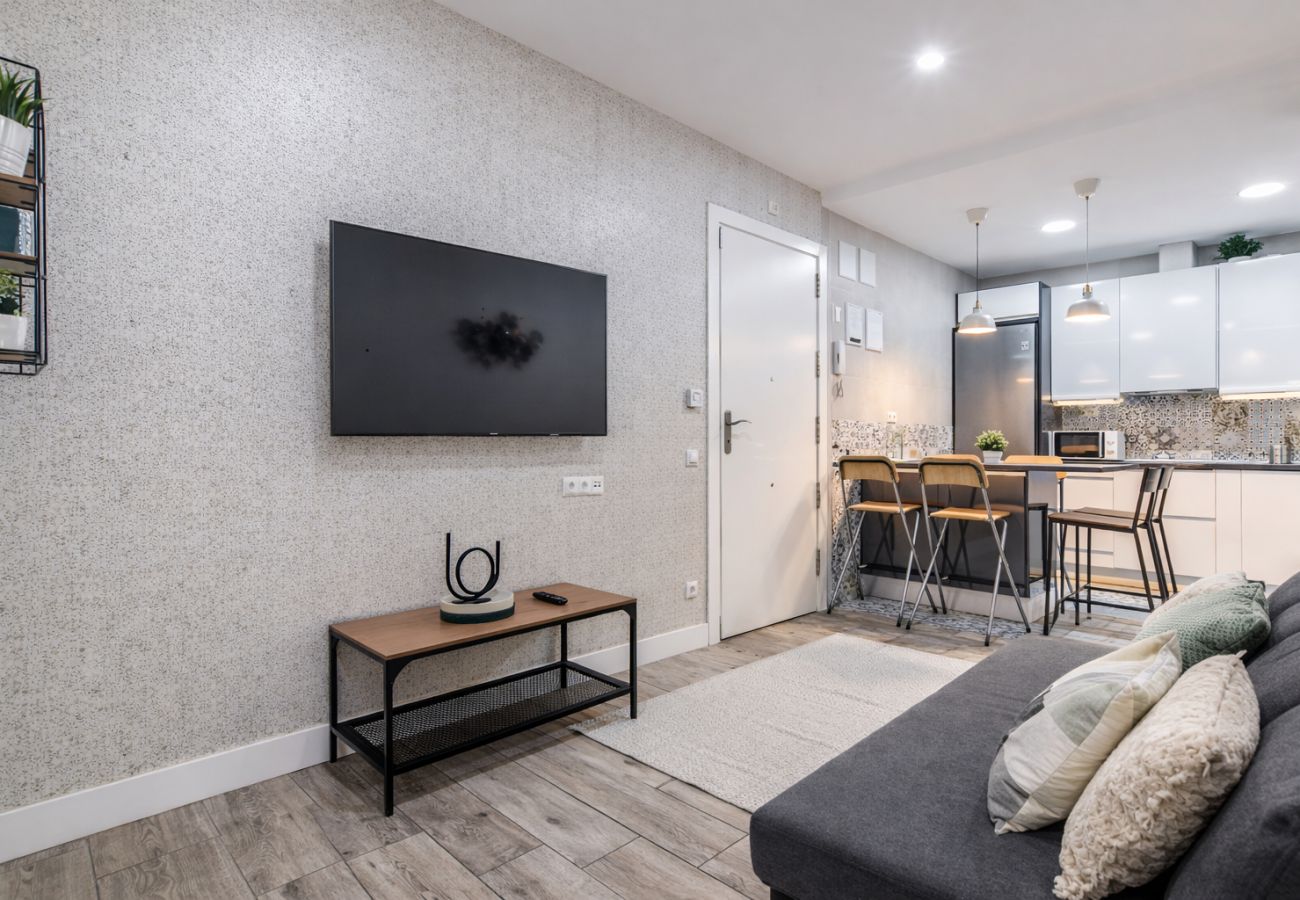 Apartment in Madrid - Experience Madrid from Retiro’s Heart