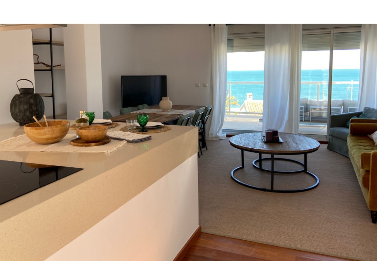 Apartment in Javea - Seafront apartment with terrace and views in Jávea.