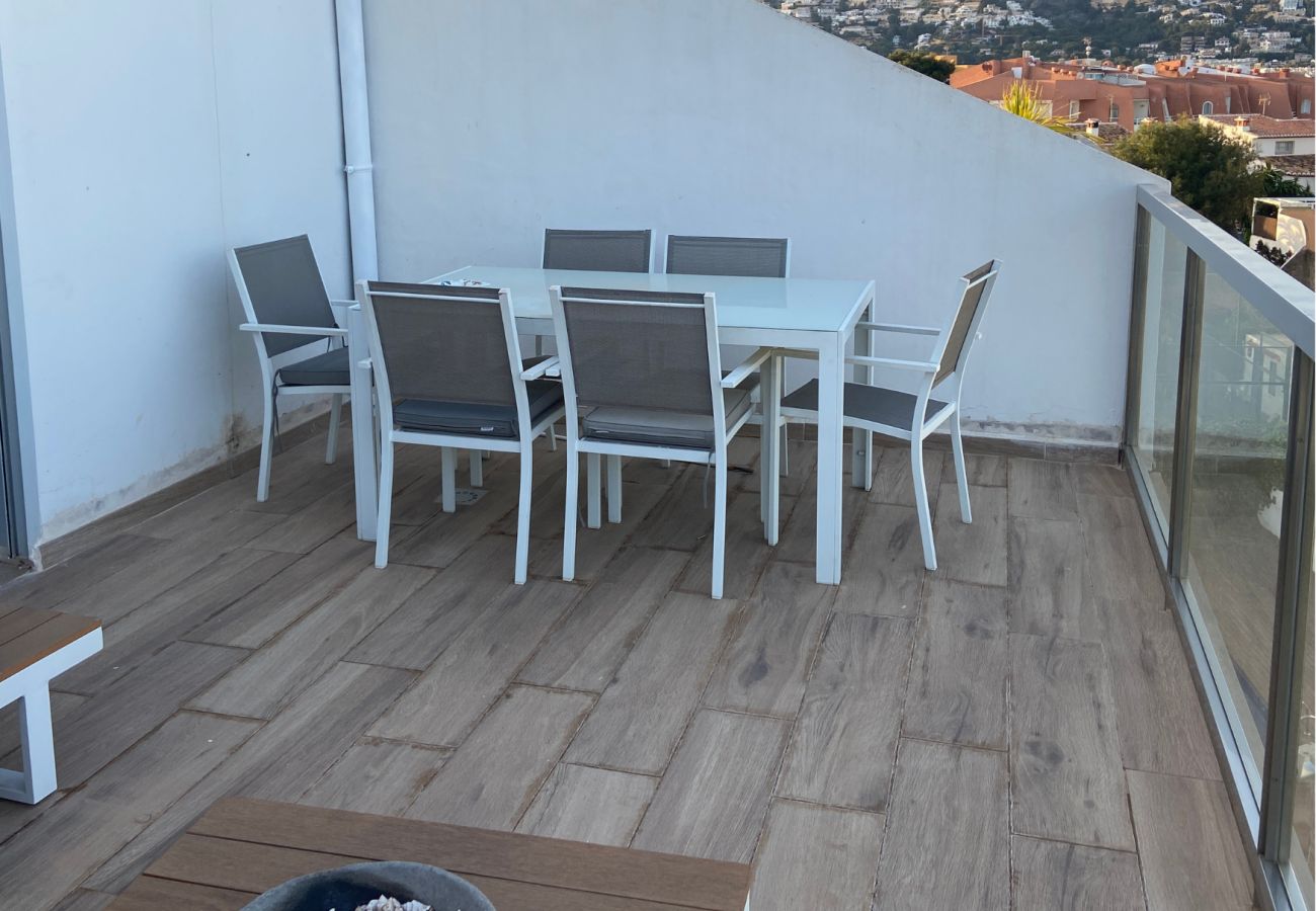 Apartment in Javea - Seafront apartment with terrace and views in Jávea.