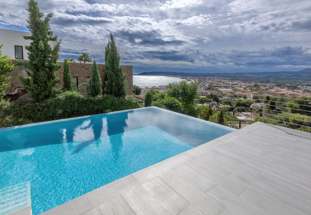 Villa in Javea - Your Peaceful Oasis in Jávea: Private Pool Villa with Sea Views