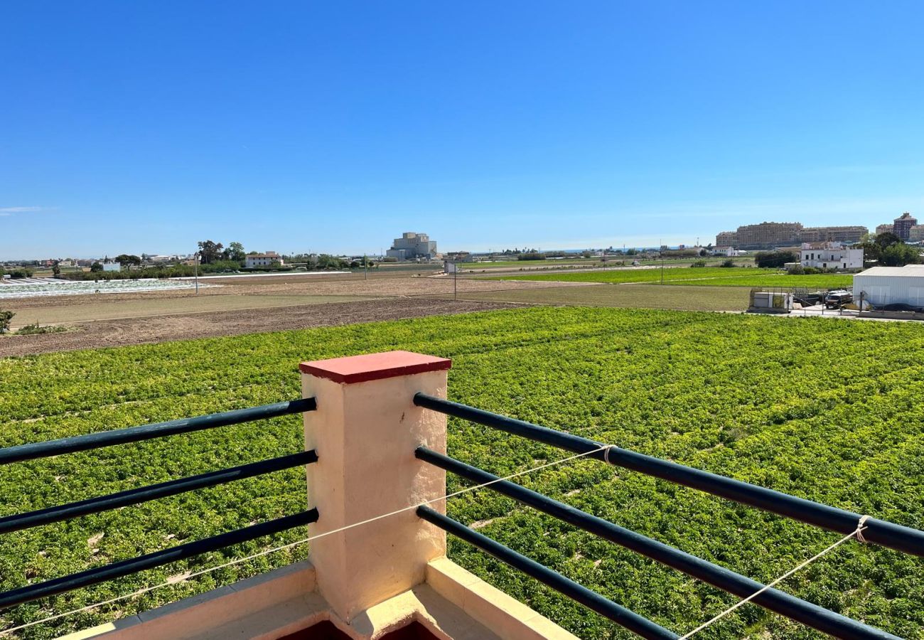 House in Alboraya / Alboraia - Seaside Serenity: Cozy Home with Garden and Terrace in Alboraya