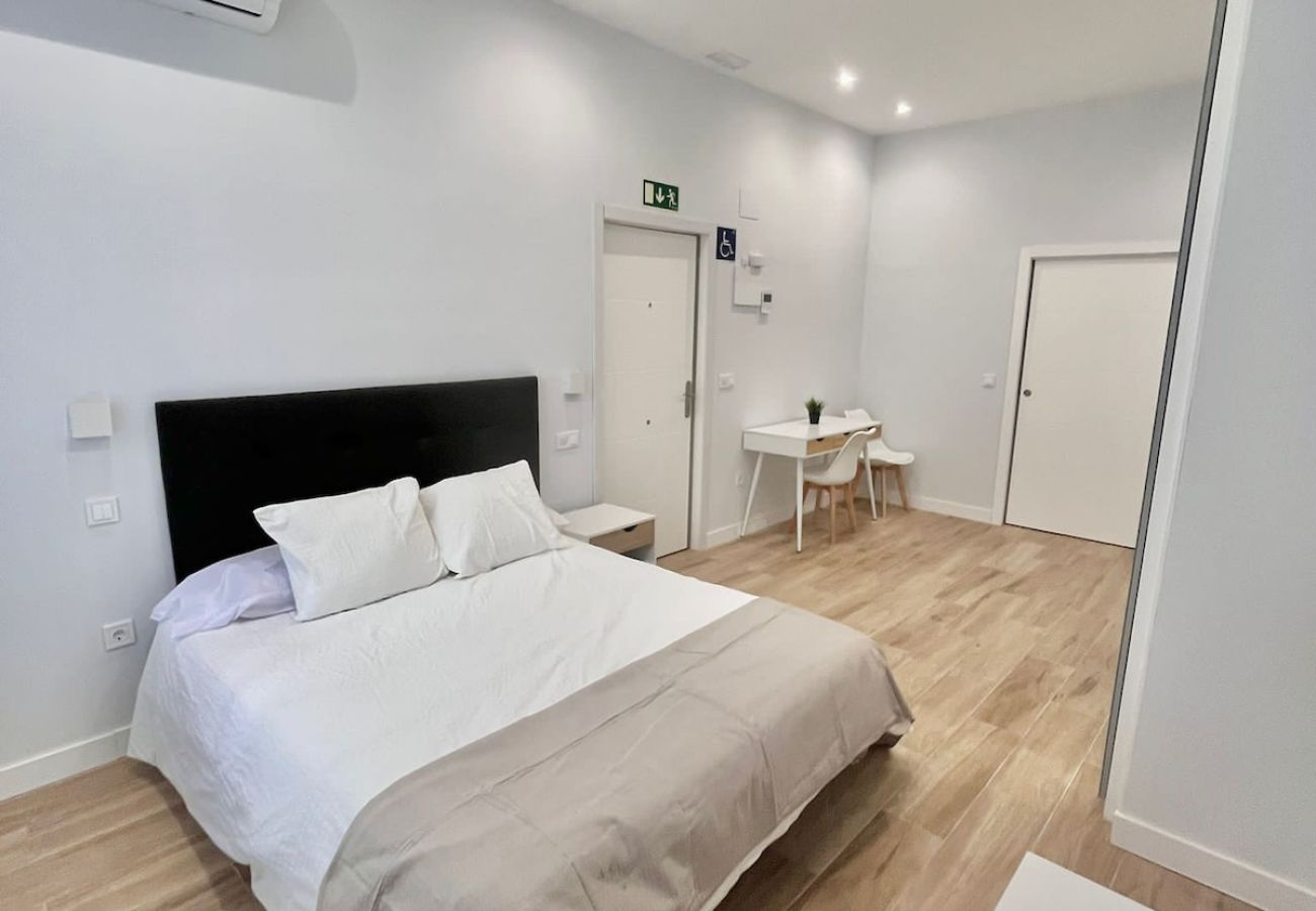 Studio in Madrid - Charming Urban Retreat | Ideal for 2 | Near IFEMA