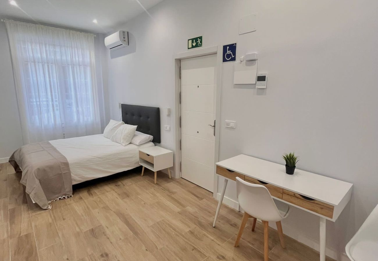 Studio in Madrid - Charming Urban Retreat | Ideal for 2 | Near IFEMA