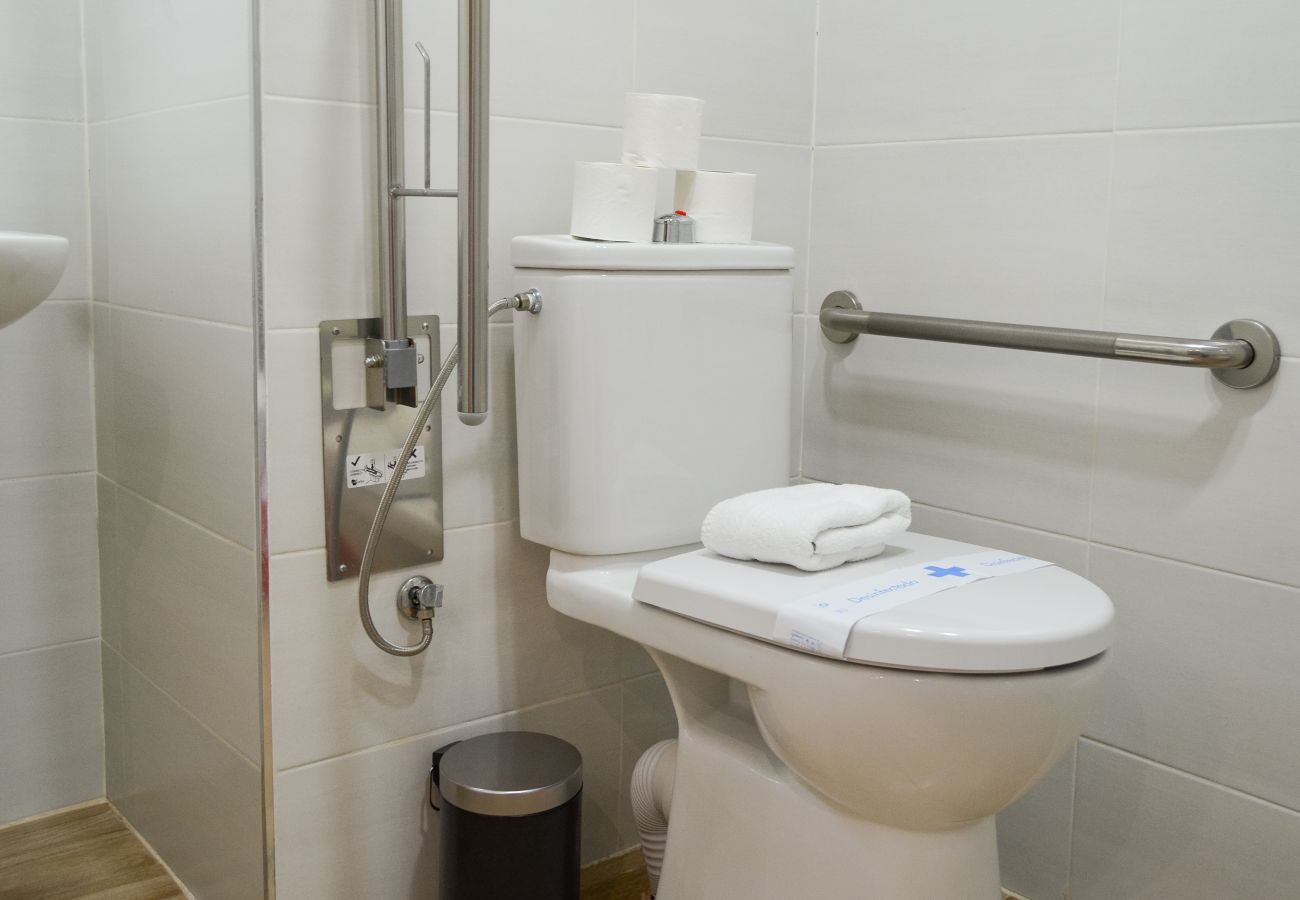 Studio in Madrid - Charming Accommodation near IFEMA