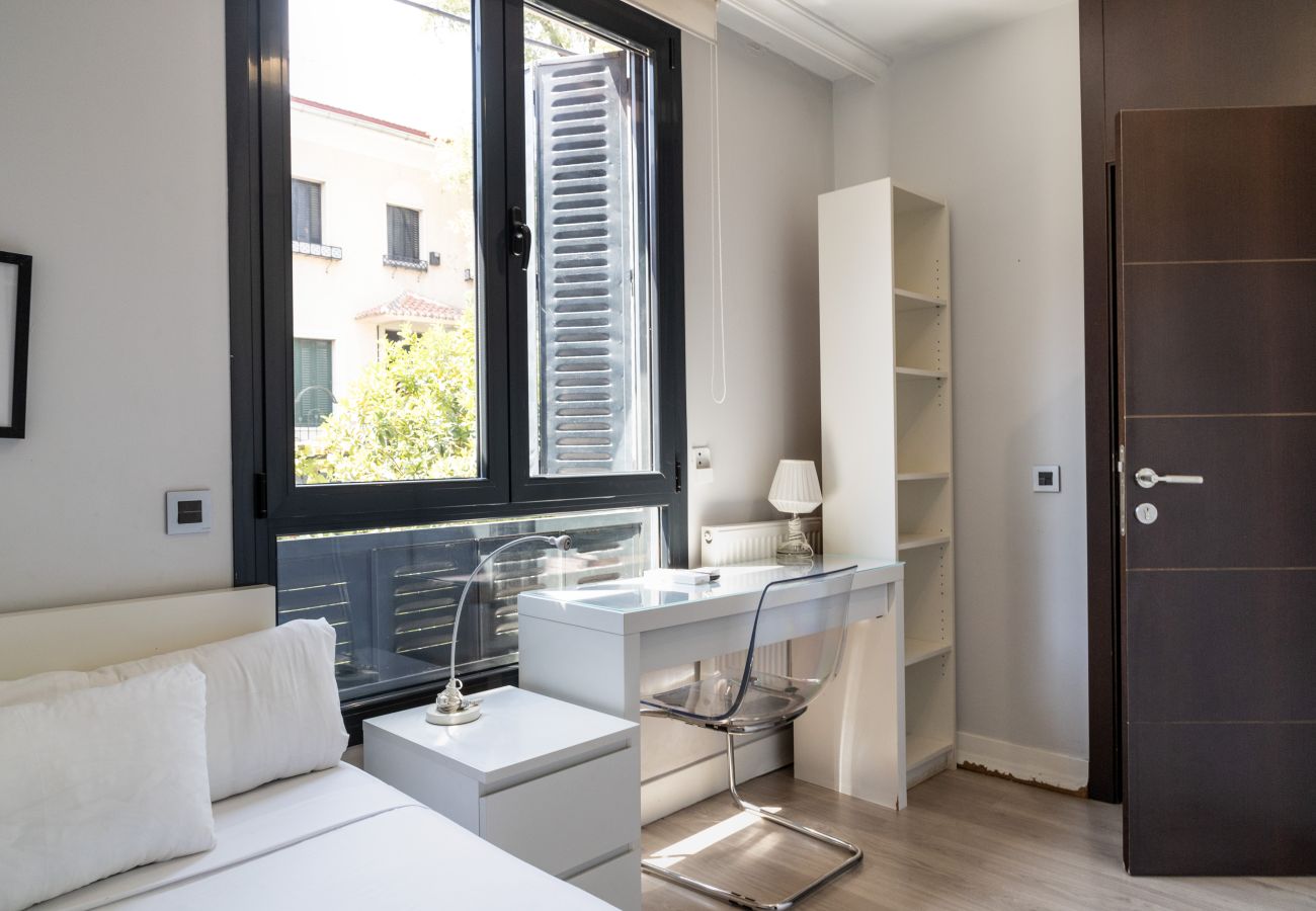 Rent by room in Madrid - Ideal Room for Travelers in the Heart of Madrid