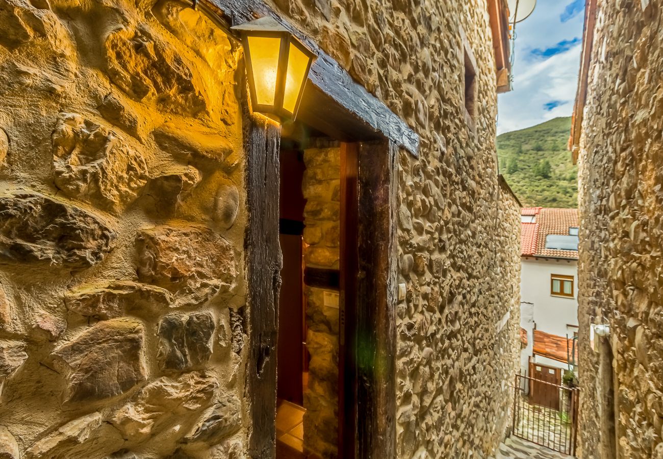 Apartment in Potes - Alterhome Potes House - Cantabria