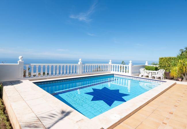 Chalet in El Sauzal - Charming Getaway in El Sauzal: Enjoy Comfort, Nature, and a Private Pool