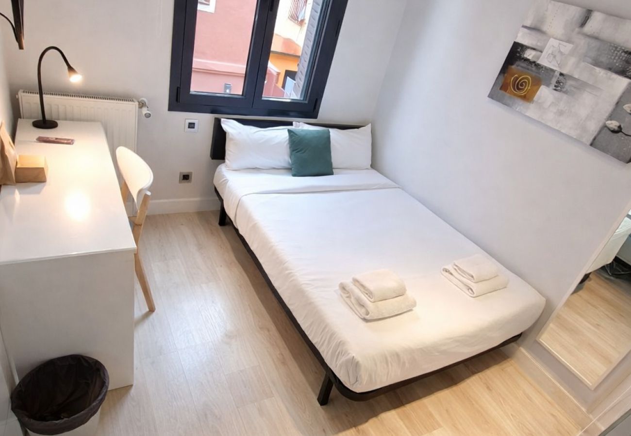 Apartment in Madrid - Asombroso Alojamiento - Habitación en Madrid