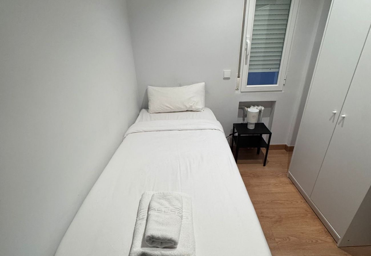 Rent by room in Madrid - Increible Habitación en Chamartín