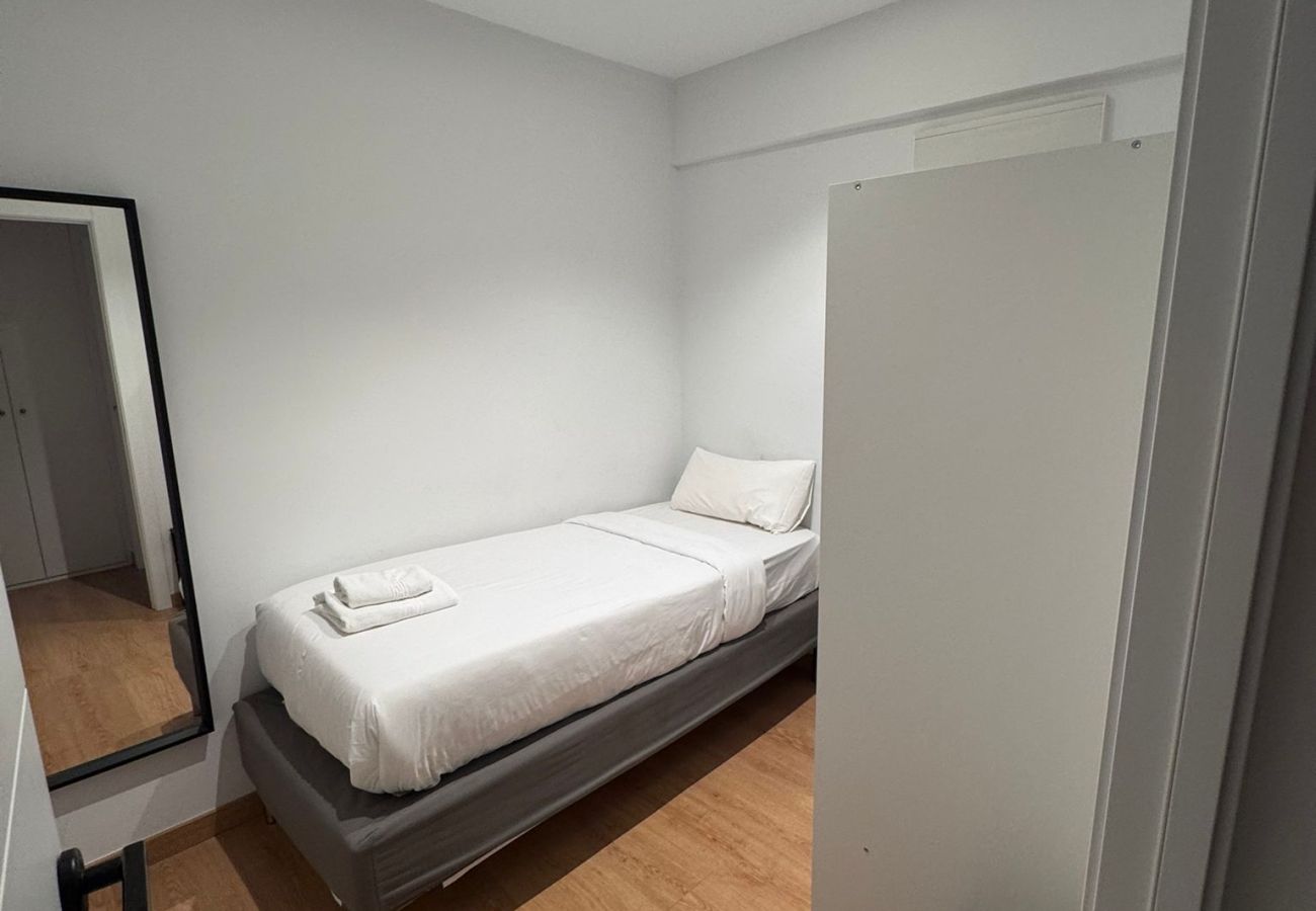 Rent by room in Madrid - Increible Habitación en Chamartín
