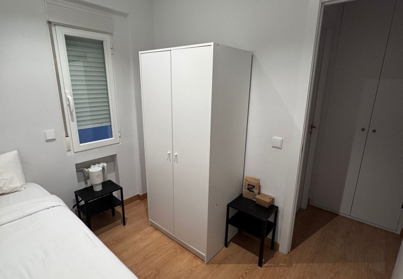 Rent by room in Madrid - Increible Habitación en Chamartín