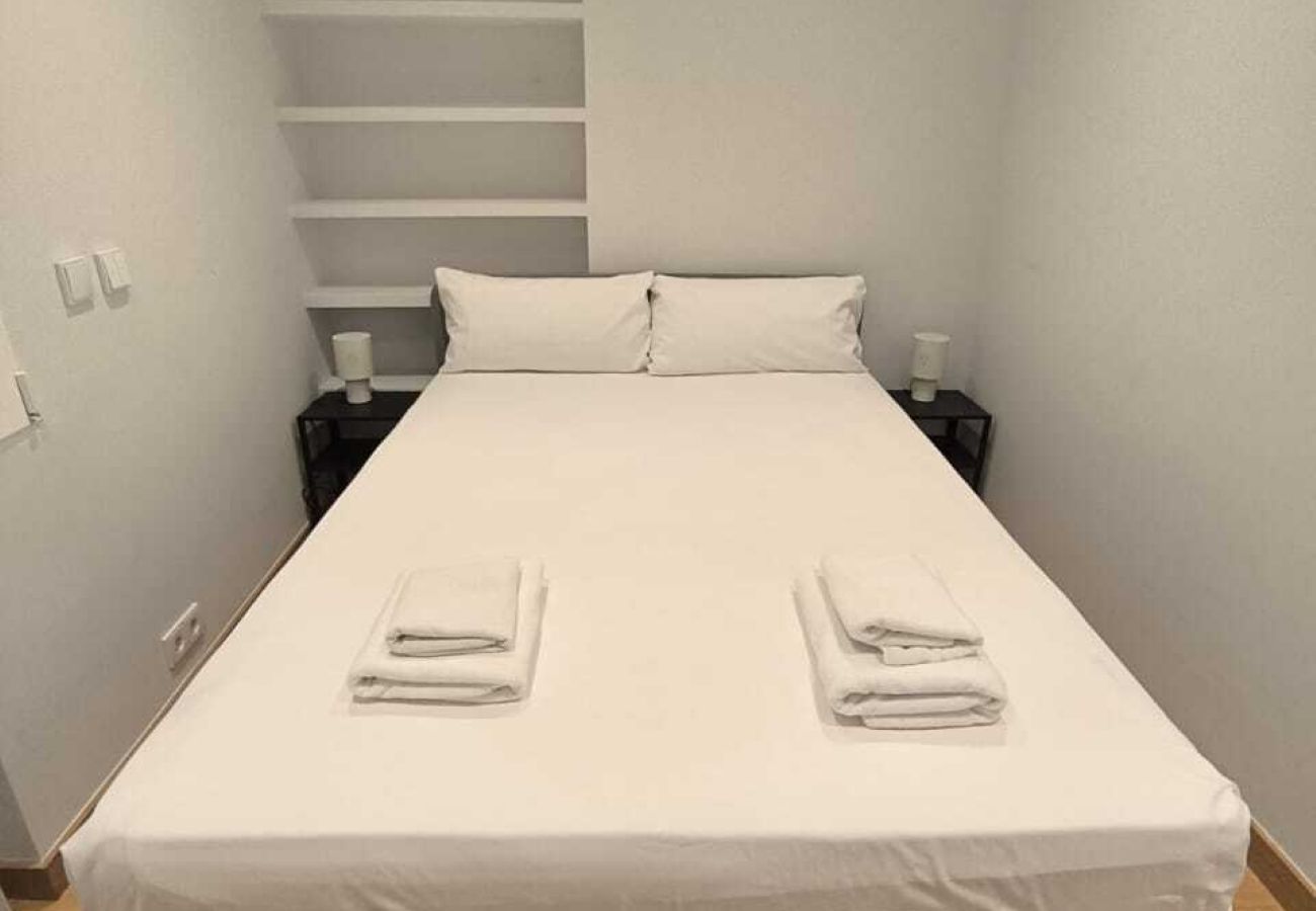 Rent by room in Madrid - Chamartín Smart Stay | Double Room with Excellent Connectivity