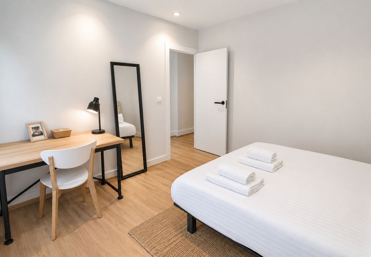Rent by room in Madrid - Chamartín Smart Stay | Double Room with Excellent Connectivity