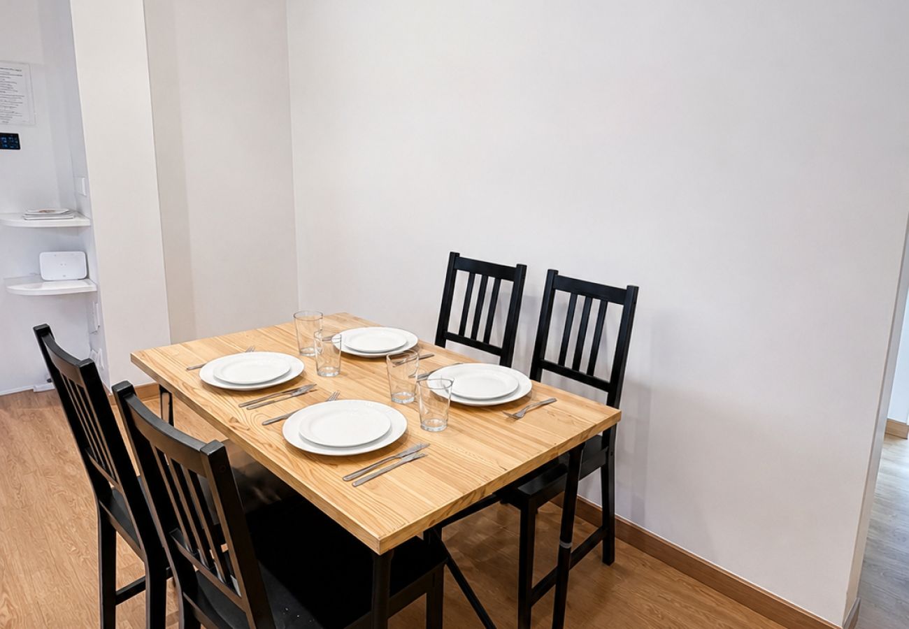 Rent by room in Madrid - Chamartín Smart Stay | Double Room with Excellent Connectivity