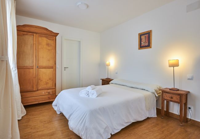 Apartment in Ávila - Cozy Apartment with Mountain Views 🌄