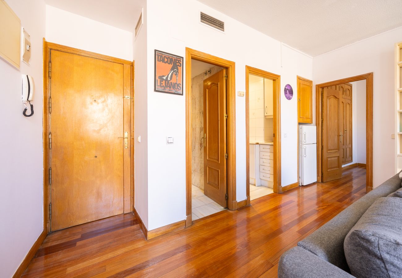 Apartment in Madrid - Modern Flat in La Latina – Perfect for Remote Work or Study