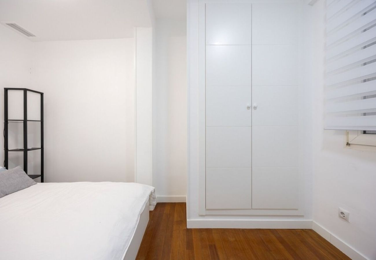 Apartment in Madrid - Stay in La Latina – Stylish Apartment for Work and Study