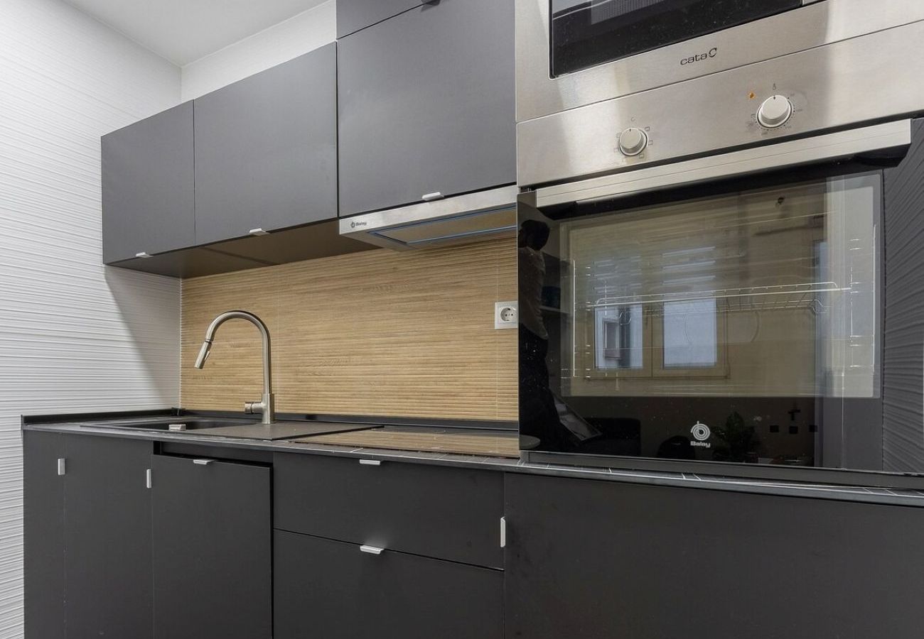 Apartment in Madrid - Stay in La Latina – Stylish Apartment for Work and Study