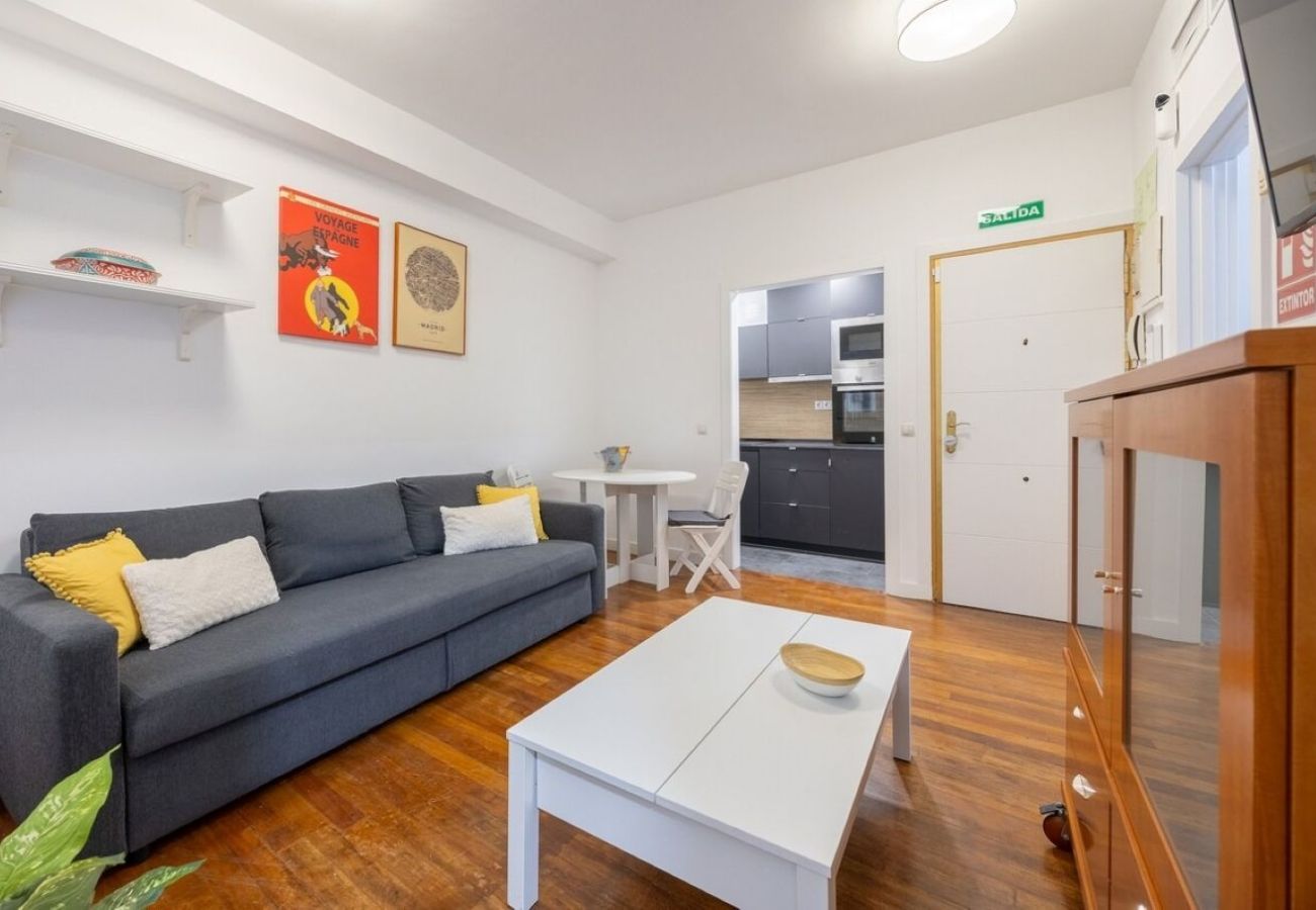 Apartment in Madrid - Stay in La Latina – Stylish Apartment for Work and Study