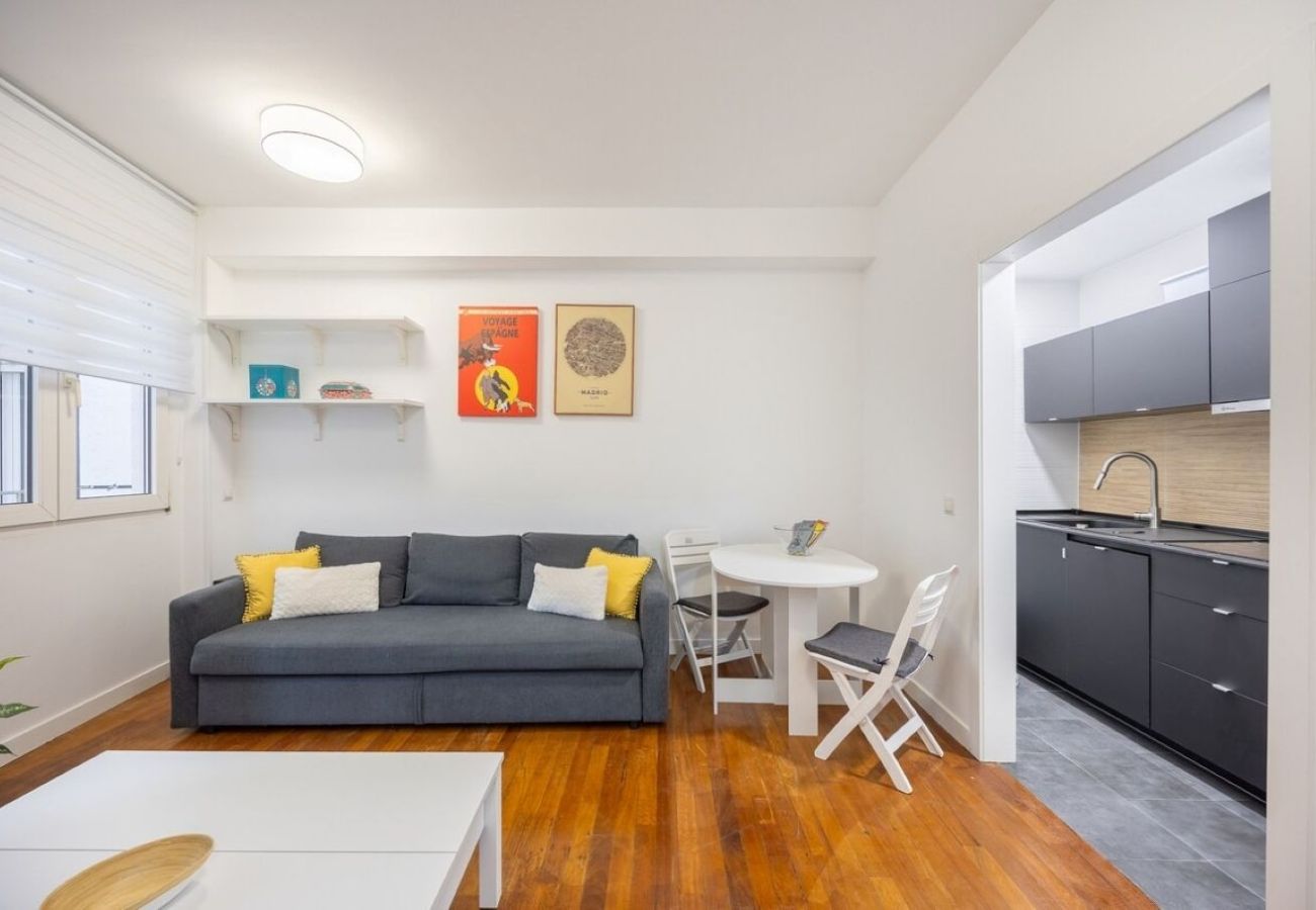 Apartment in Madrid - Stay in La Latina – Stylish Apartment for Work and Study