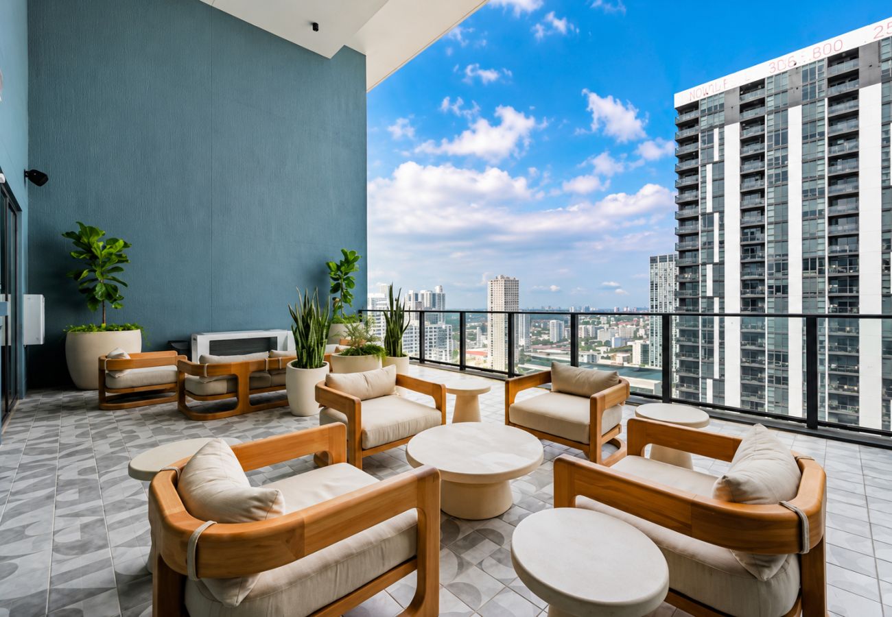 Studio in Miami - 501 First Spacious | Balcony & City Living