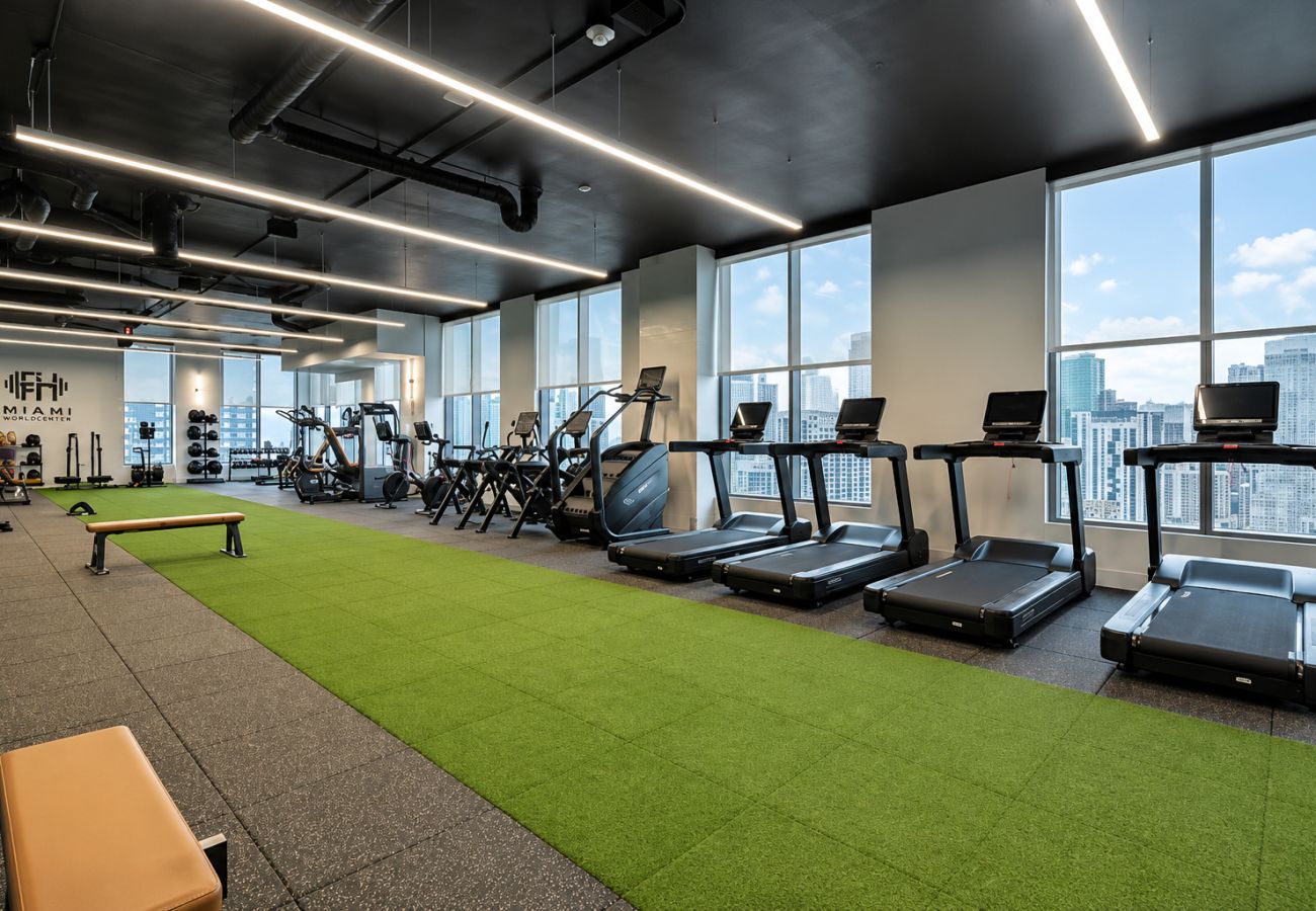 Studio in Miami - 501 First Spacious | Balcony & City Living