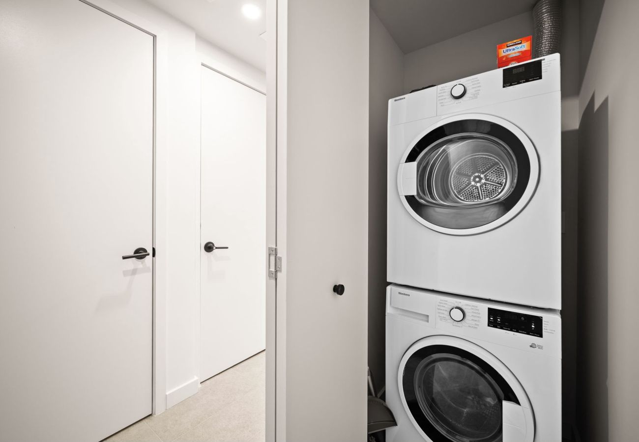 Studio in Miami - 501 First Spacious Studio | Balcony & City Living
