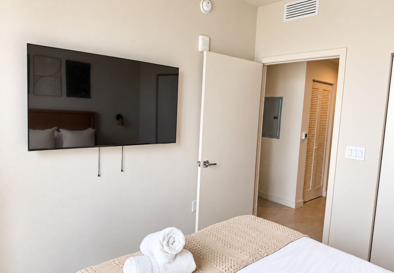 Apartment in Miami - The Crosby · Miami Worldcenter 2BR 2814 - 3014