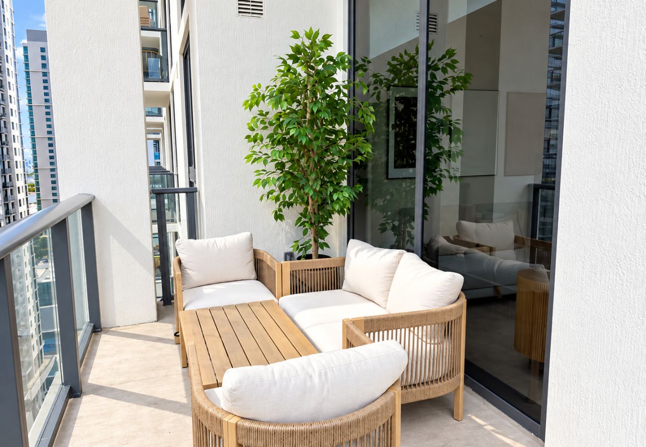 Apartment in Miami - The Crosby · Miami Worldcenter 2BR 2814 - 3014